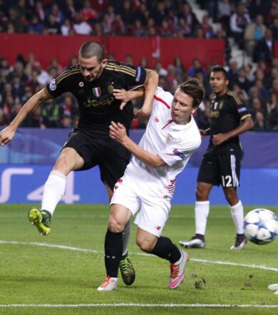 LLorente punisce la Juventus a Siviglia. E’ 2° nel girone di Champions