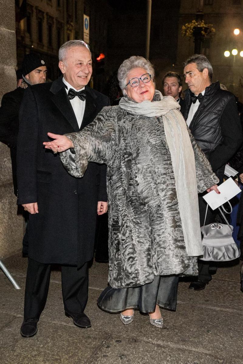 Vip, banchieri, aspiranti sindaci. Ecco chi c’era alla “Prima”. FOTO Vip, banchieri, aspiranti sindaci. Ecco chi c’era alla “Prima”. FOTO