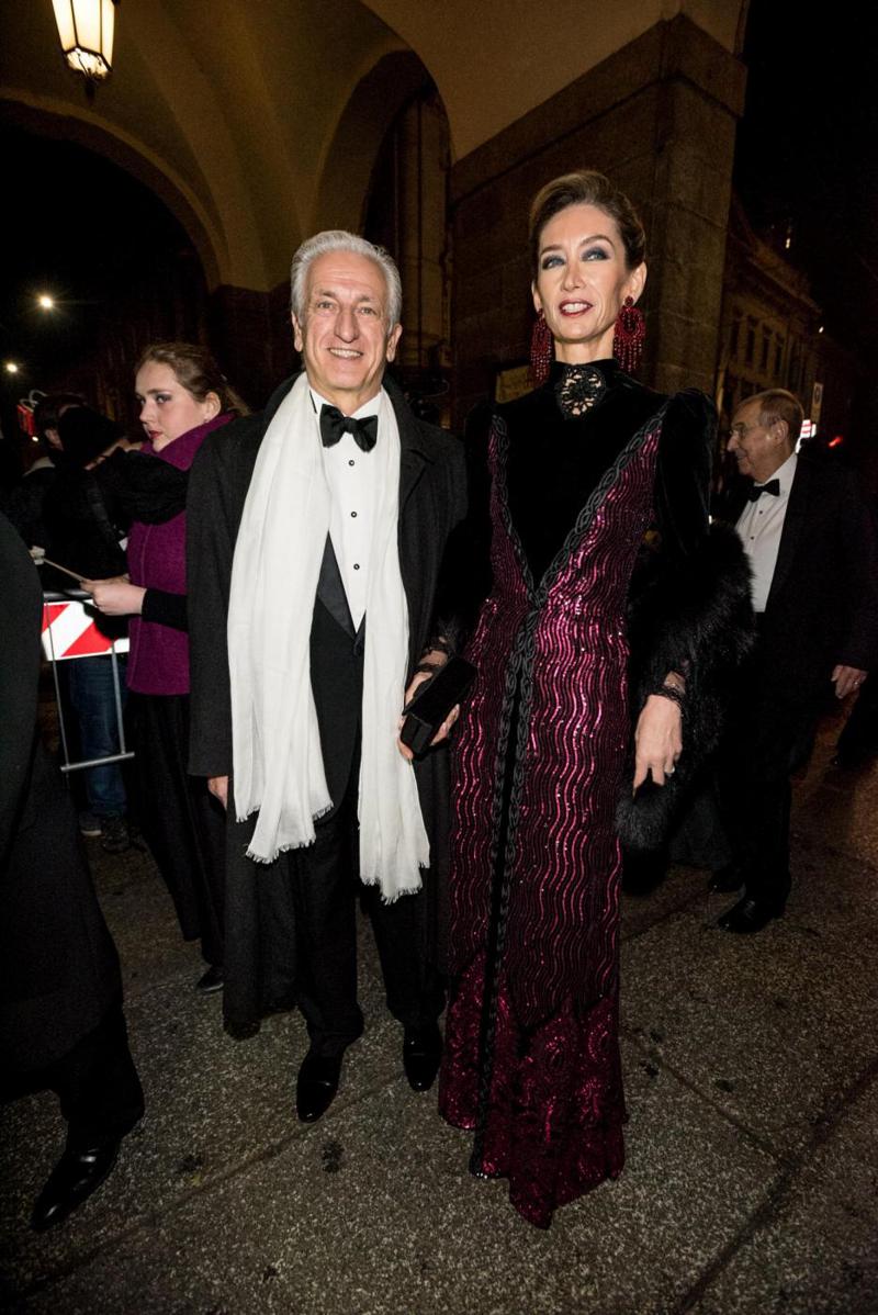 Vip, banchieri, aspiranti sindaci. Ecco chi c’era alla “Prima”. FOTO Vip, banchieri, aspiranti sindaci. Ecco chi c’era alla “Prima”. FOTO