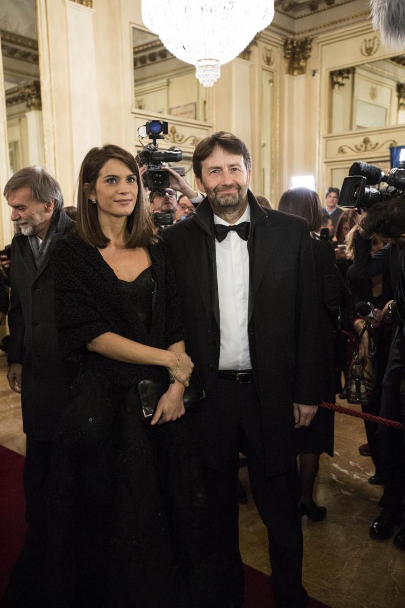 Scala, undici minuti di applausi per la “Prima”. Renzi: “Non chiudiamoci in casa”
