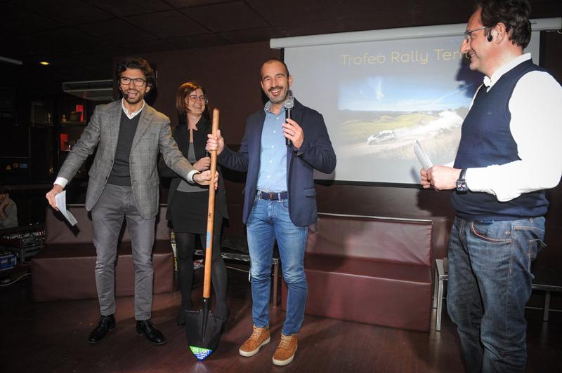 Peugeot festeggia i suoi piloti Peugeot festeggia i suoi piloti