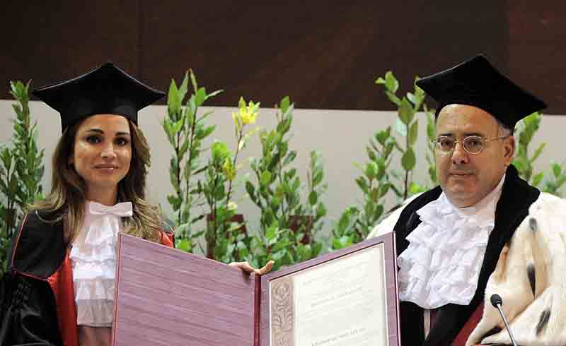 Rania di Giordania, laurea ad honorem per la regina. FOTO Rania di Giordania, laurea ad honorem per la regina. FOTO