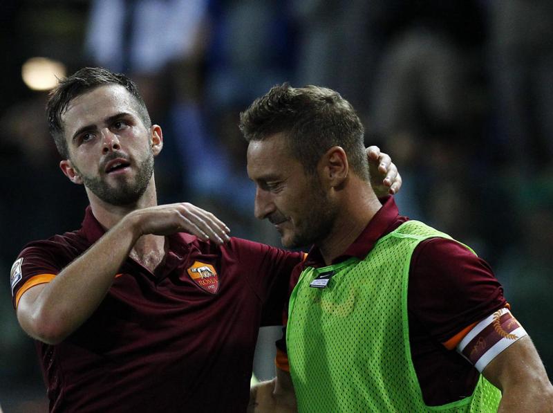 Roma, nervi tesi: lite tra Manolas e Pjanic dopo che… Roma, nervi tesi: lite tra Manolas e Pjanic dopo che…