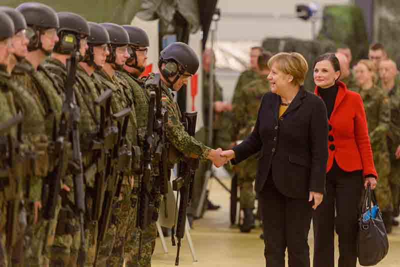 Merkel: “Niente tetto sui migranti. E’ in gioco la mia credibilità” Merkel: “Niente tetto sui migranti. E’ in gioco la mia credibilità”