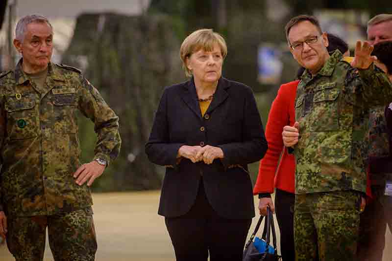 Merkel: “Niente tetto sui migranti. E’ in gioco la mia credibilità” Merkel: “Niente tetto sui migranti. E’ in gioco la mia credibilità”