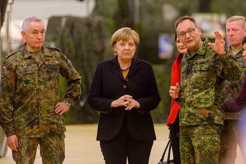 Merkel: “Niente tetto sui migranti. E’ in gioco la mia credibilità” Merkel: “Niente tetto sui migranti. E’ in gioco la mia credibilità”