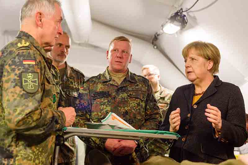 Merkel: “Niente tetto sui migranti. E’ in gioco la mia credibilità” Merkel: “Niente tetto sui migranti. E’ in gioco la mia credibilità”