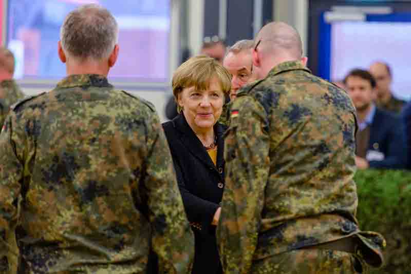 Merkel: “Niente tetto sui migranti. E’ in gioco la mia credibilità” Merkel: “Niente tetto sui migranti. E’ in gioco la mia credibilità”