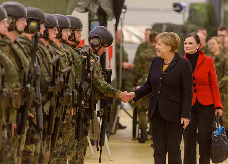 Merkel: “Niente tetto sui migranti. E’ in gioco la mia credibilità” Merkel: “Niente tetto sui migranti. E’ in gioco la mia credibilità”