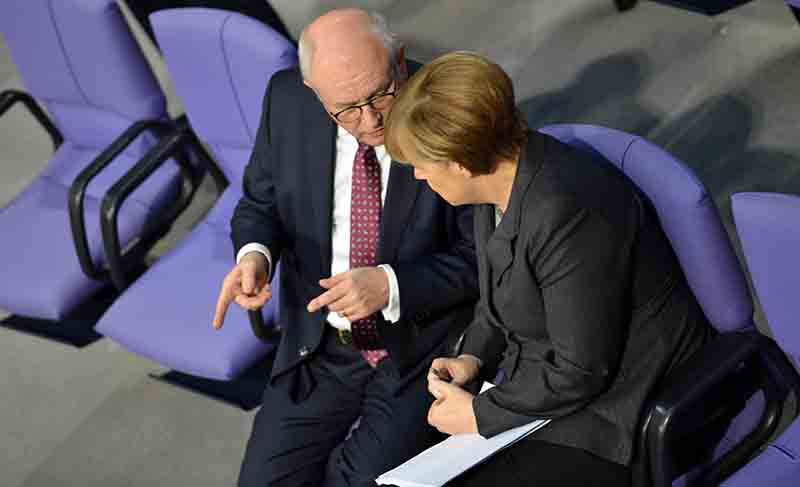 Merkel: “Niente tetto sui migranti. E’ in gioco la mia credibilità” Merkel: “Niente tetto sui migranti. E’ in gioco la mia credibilità”