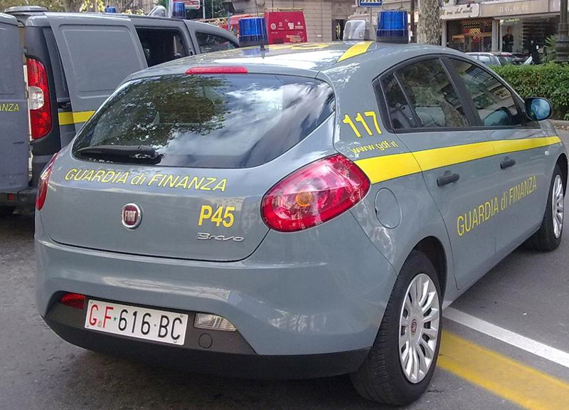 Mazzette per concorso in Finanza, arrestati 3 marescialli Mazzette per concorso in Finanza, arrestati 3 marescialli