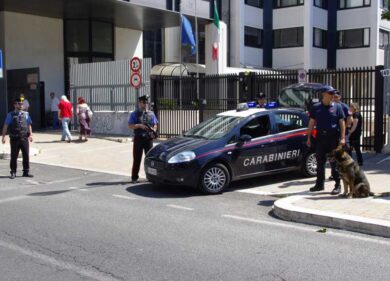 Mazzette su asfalto e tombini. Terremoto Municipi: 7 arresti
