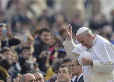 Porta Santa per la Carità. Il Papa all’ostello Caritas