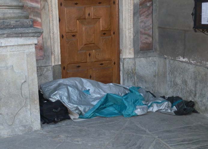 Papa Francesco lancia la riffa. Il ricavo a barboni e profughi