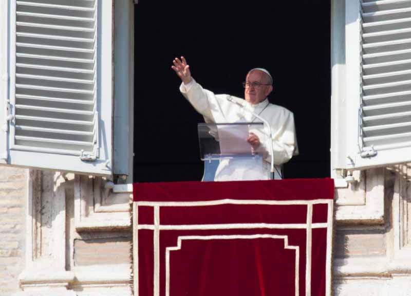 Papa Francesco lancia la riffa. Il ricavo a barboni e profughi
