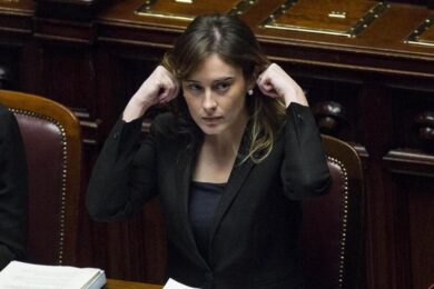 Boschi, respinta la mozione di sfiducia. “Se mio padre ha sbagliato dovrà pagare”