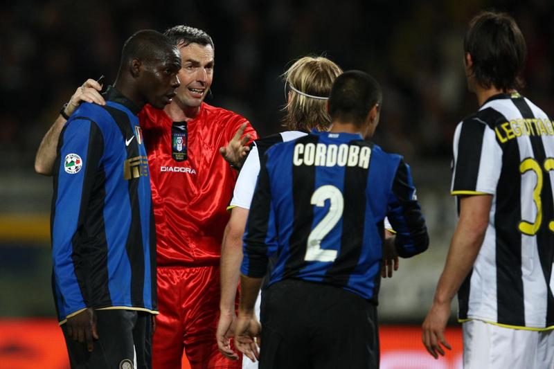 Cordoba, grave lutto per l’ex Inter: morta la mamma per una caduta Cordoba, grave lutto per l’ex Inter: morta la mamma per una caduta