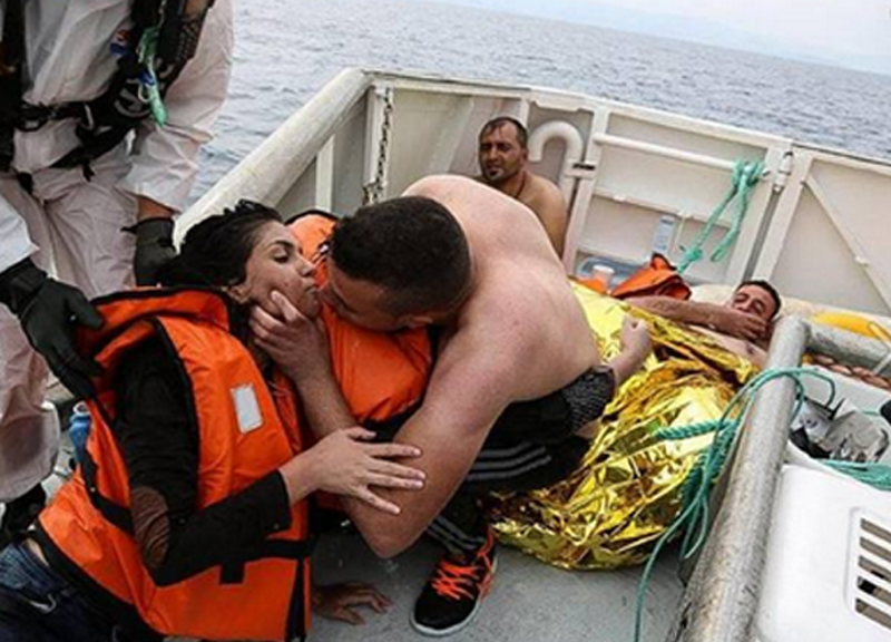 Migranti, naufragi al largo della Turchia: 8 morti, 5 sono bambini Migranti, naufragi al largo della Turchia: 8 morti, 5 sono bambini
