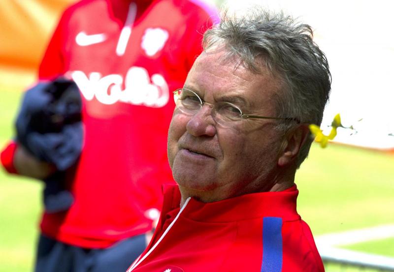 Chelsea, ufficiale Hiddink al posto di Mourinho. Traghetterà 6 mesi Chelsea, ufficiale Hiddink al posto di Mourinho. Traghetterà 6 mesi