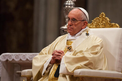 Il Papa avvisa la Curia: “Avanti con la riforma”