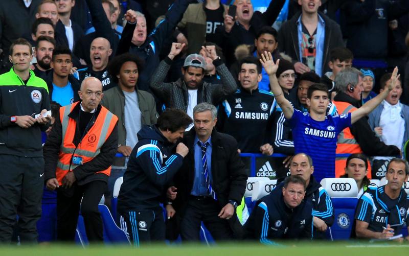 Manchester United, contattato Mourinho. Van Gaal rischia l’esonero Manchester United, contattato Mourinho. Van Gaal rischia l’esonero
