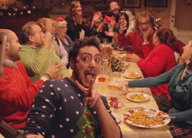 Natale, tutti gli stereotipi nel video dei The jackal
