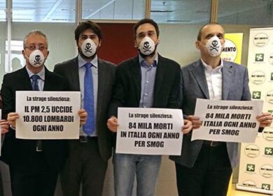 Smog, consiglieri Cinque stelle con la mascherina in consiglio regionale