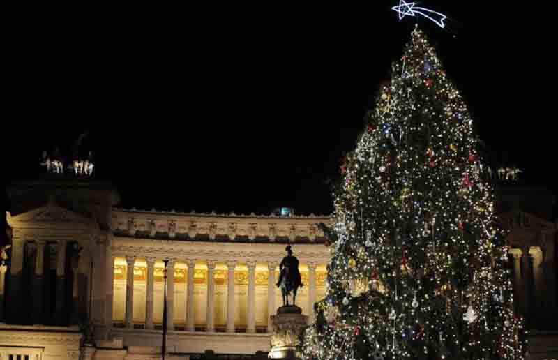 Natale, gli alberi più belli d’Italia: LE IMMAGINI