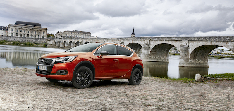 JOËL DICKER PROTAGONISTA SULLA NUOVA DS 4 E DS 4 CROSSBACK JOËL DICKER PROTAGONISTA SULLA NUOVA DS 4 E DS 4 CROSSBACK