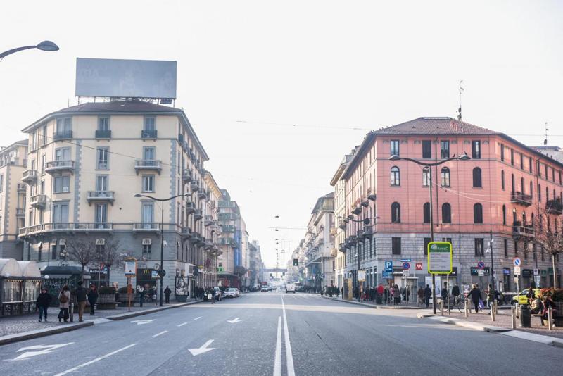 Smog, auto ferme per tre giorni a Milano. 300 multe nel primo giorno di stop Smog, auto ferme per tre giorni a Milano. 300 multe nel primo giorno di stop
