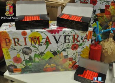 Petardi, micce e botti illegali.  Mille chili di fuochi sequestrati