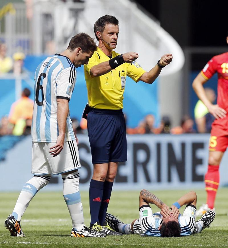 Rizzoli eletto miglior arbitro al mondo. Fischiò la finale in Brasile Rizzoli eletto miglior arbitro al mondo. Fischiò la finale in Brasile