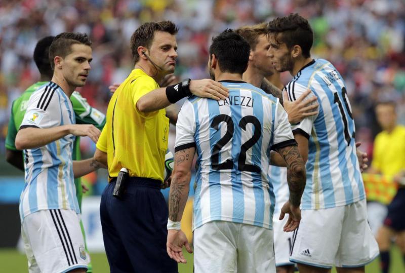 Rizzoli eletto miglior arbitro al mondo. Fischiò la finale in Brasile Rizzoli eletto miglior arbitro al mondo. Fischiò la finale in Brasile
