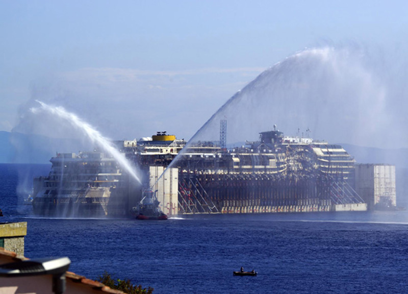 Costa Concordia: oltre il danno la beffa. Dopo 4 anni superstiti senza indennizzi Costa Concordia: oltre il danno la beffa. Dopo 4 anni superstiti senza indennizzi