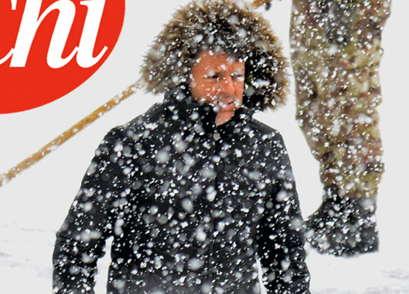Le palle (di neve) del premier. Renzi in mutande. La foto Le palle (di neve) del premier. Renzi in mutande. La foto