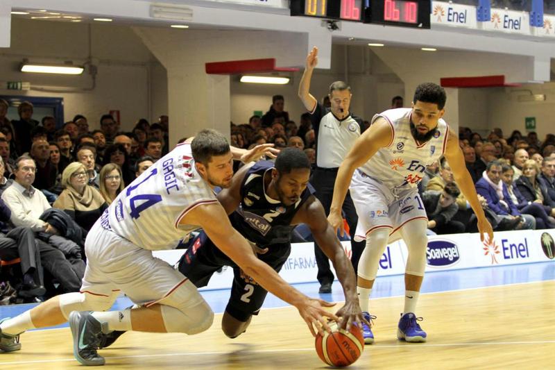 Dyson e Miller picchiati fuori dalla discoteca: basket, Torino choc