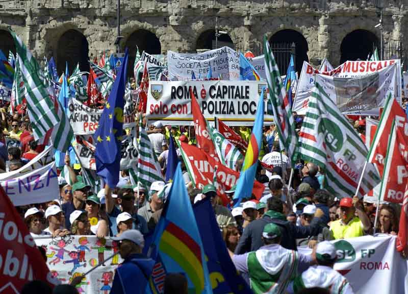 Domenica e notti senza Vigili. I comunali: “Sciopero generale” Domenica e notti senza Vigili. I comunali: “Sciopero generale”