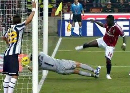 Moviola in campo, l’International Board pressa la Fifa. E Tavecchio…. Moviola in campo, l’International Board pressa la Fifa. E Tavecchio….