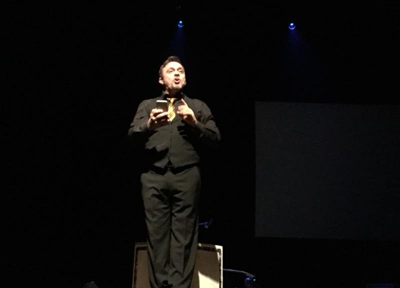 Gabriele Cirilli mattatore in teatro: Gigi Proietti il mio maestro Gabriele Cirilli mattatore in teatro: Gigi Proietti il mio maestro