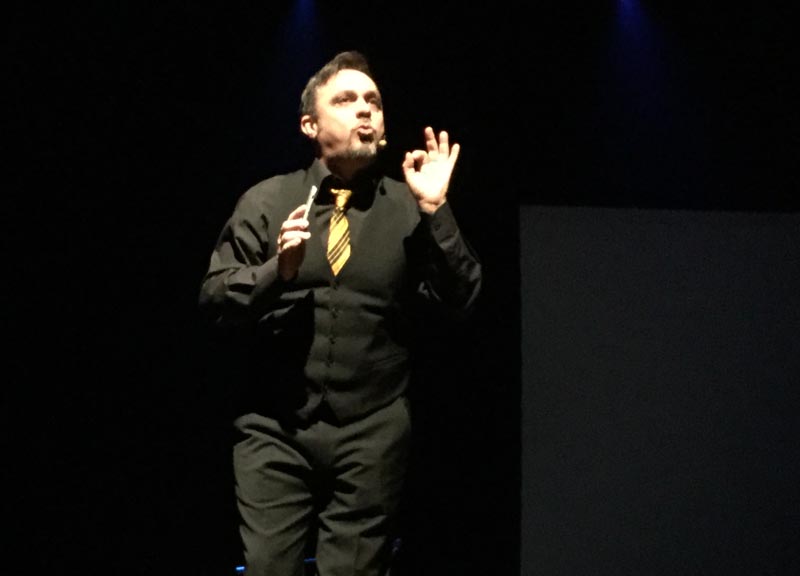 Gabriele Cirilli mattatore in teatro: Gigi Proietti il mio maestro Gabriele Cirilli mattatore in teatro: Gigi Proietti il mio maestro