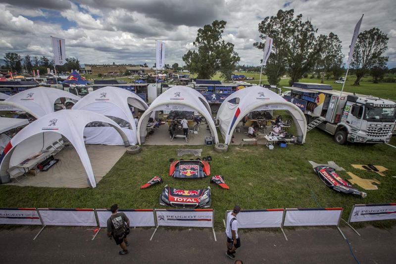 Dakar 2016 : il Team Peugeot Total occupa le prime tre posizioni nella classifica generale