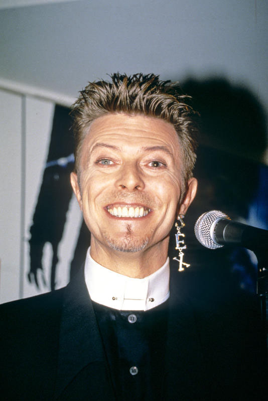 David Bowie morto di cancro. L’ex moglie prosegue il Grande Fratello David Bowie morto di cancro. L’ex moglie prosegue il Grande Fratello