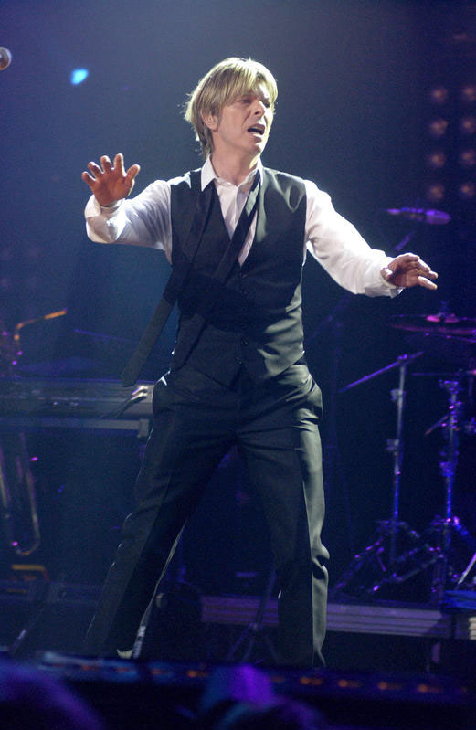 David Bowie morto di cancro. L’ex moglie prosegue il Grande Fratello David Bowie morto di cancro. L’ex moglie prosegue il Grande Fratello