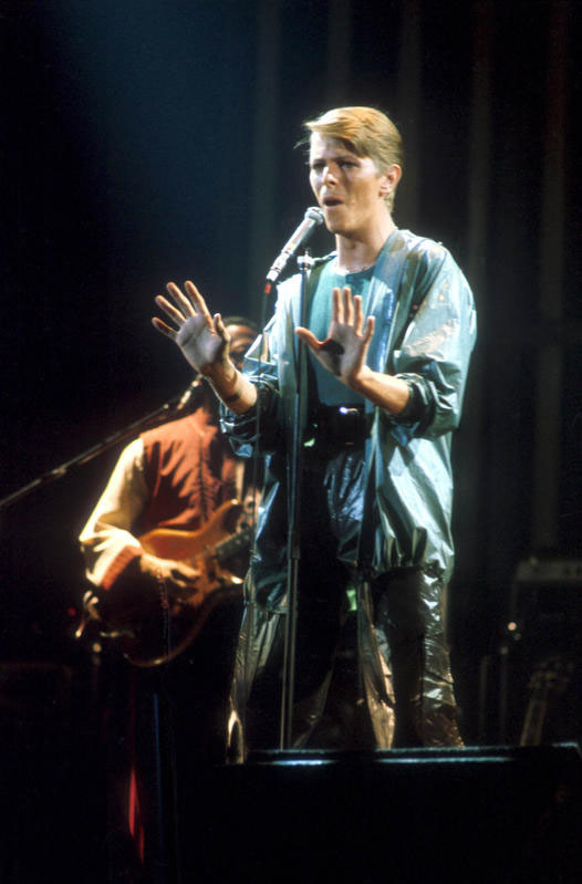 David Bowie morto di cancro. L’ex moglie prosegue il Grande Fratello David Bowie morto di cancro. L’ex moglie prosegue il Grande Fratello