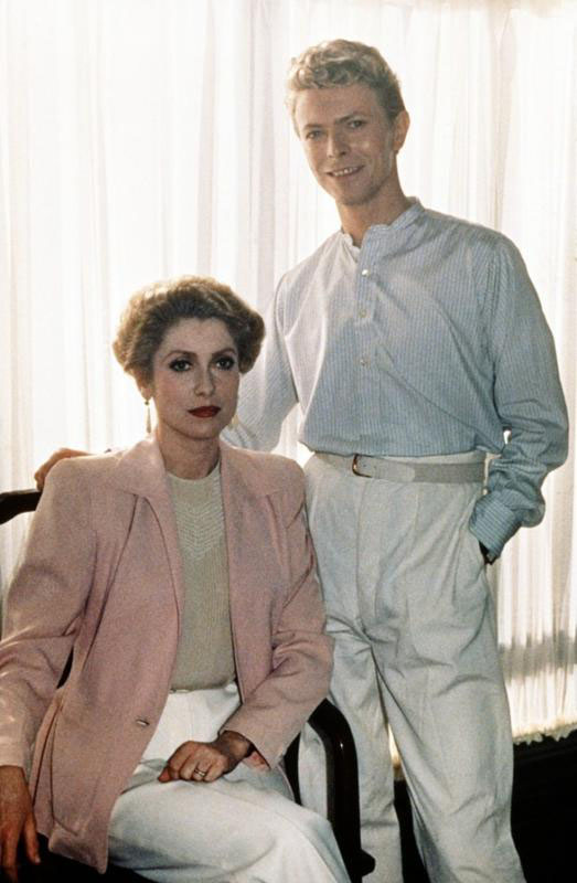 David Bowie morto di cancro. L’ex moglie prosegue il Grande Fratello David Bowie morto di cancro. L’ex moglie prosegue il Grande Fratello