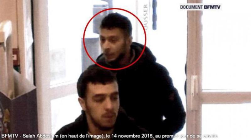 Strage di Parigi, le prime foto di Salah Abdeslam in fuga Strage di Parigi, le prime foto di Salah Abdeslam in fuga