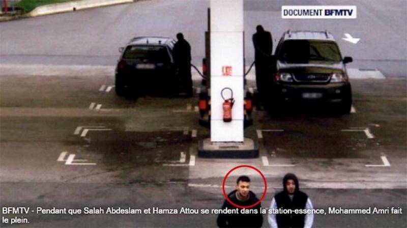 Strage di Parigi, le prime foto di Salah Abdeslam in fuga Strage di Parigi, le prime foto di Salah Abdeslam in fuga