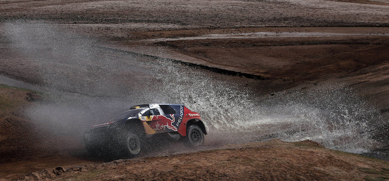 Peterhansel alla guida della Peugeot 2008 DKR è leader della Dakar Peterhansel alla guida della Peugeot 2008 DKR è leader della Dakar