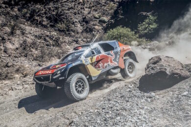 Peterhansel alla guida della Peugeot 2008 DKR è leader della Dakar