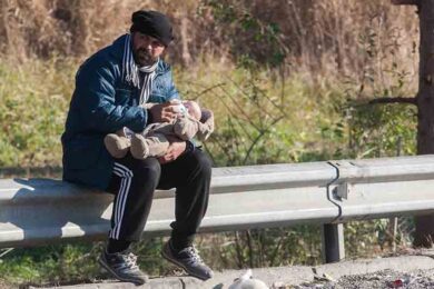 La Danimarca sequestra i beni ai migranti. “Potranno tenere solo le fedi e l’orologio’
